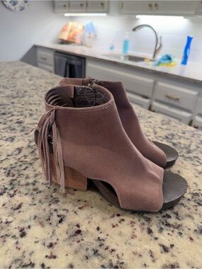 OTBT Mauve Suede Fringe Open-Toe Block Heel Mules
